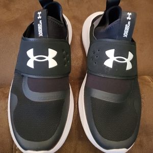 Underarmour womens 9.5 slip on running shoes